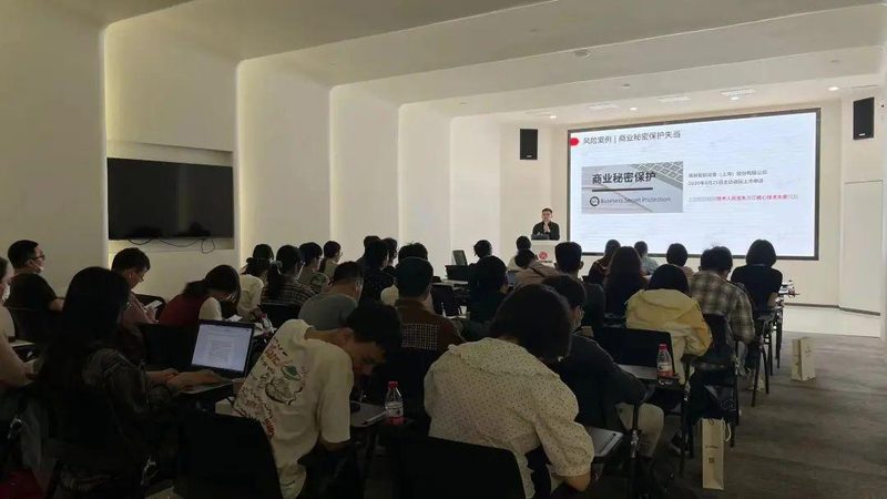 公章刻制通常包括以下几个步骤：